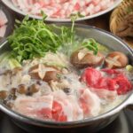 白湯だしの鍋でしゃぶしゃぶする豚肉と鍋野菜｜豚しゃぶ食べ放題ランチ