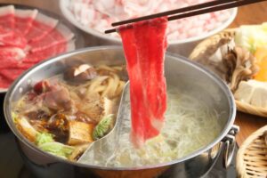 だしにくぐらせた牛肉のしゃぶしゃぶ