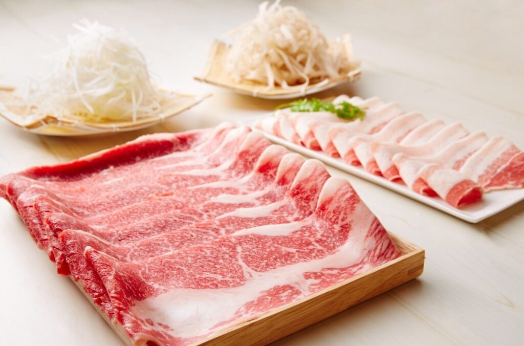 国産牛のしゃぶしゃぶ用スライスと鍋野菜