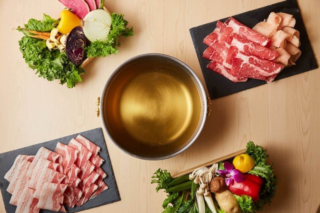 しゃぶしゃぶ集合⑩バラエティ 鍋を囲む牛・豚のスライスと鍋野菜|但馬屋食べ放題ランチ